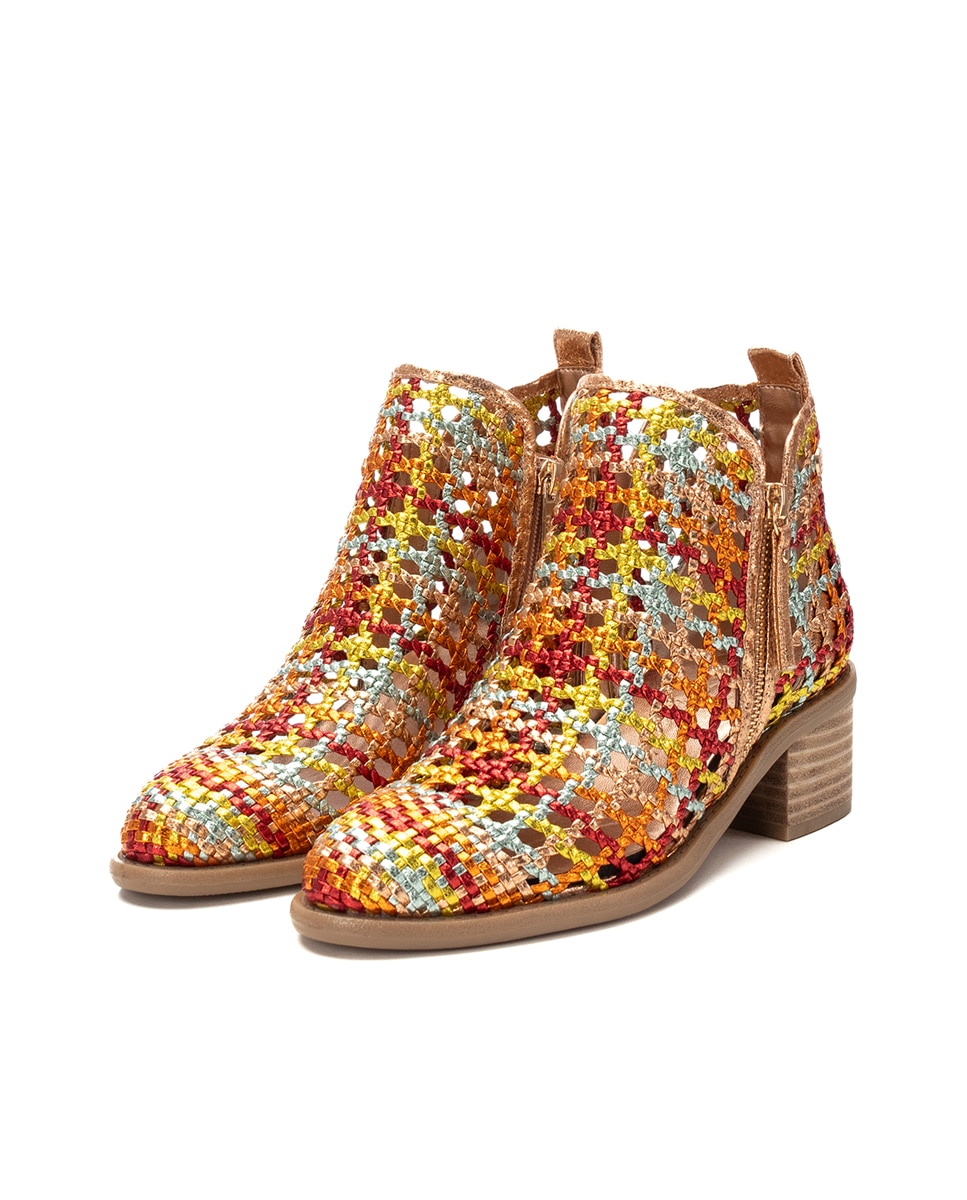 Botins com Salto e Fecho Zip Dourado-5