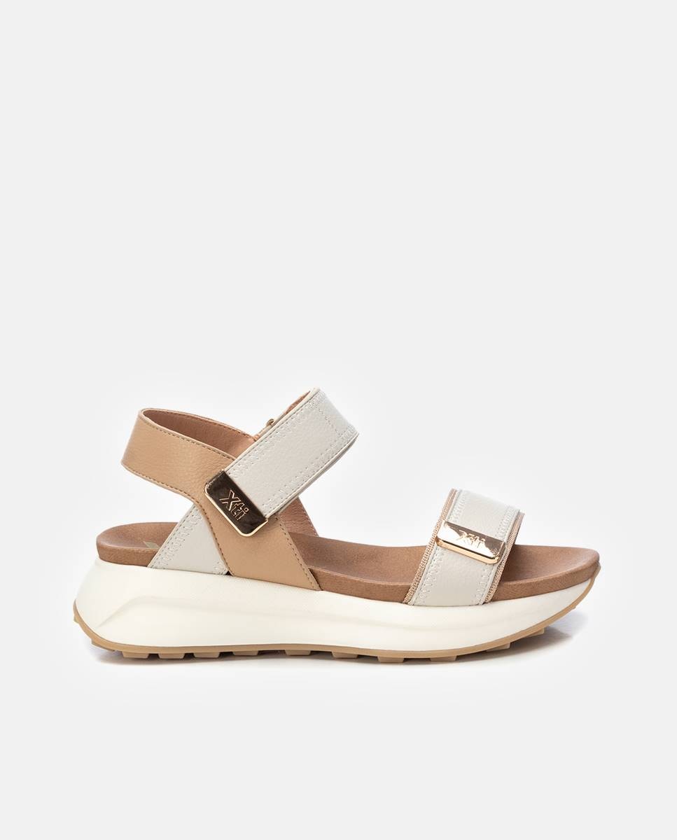 Imagem 0 de Sandálias Rasas com Fecho Ajustável