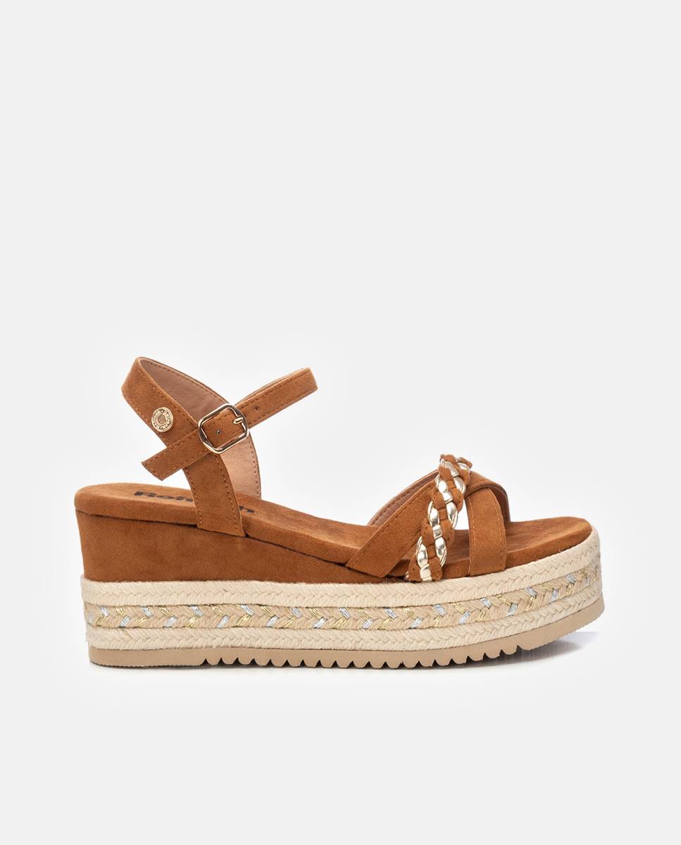 Imagem 0 de Sandálias com Cunha e Fecho de Fivela