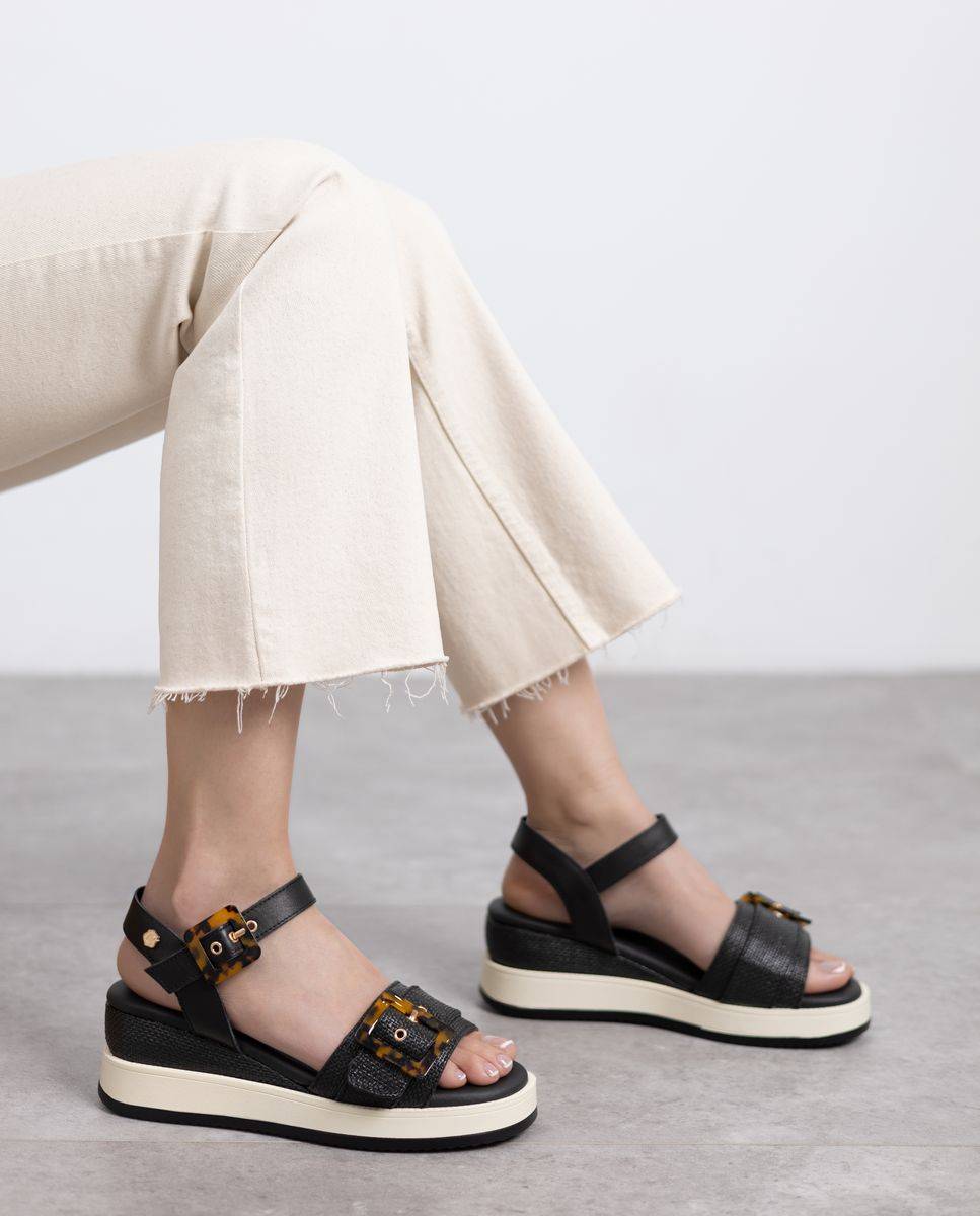 Sandálias com Cunha em Pele com Fecho de Fivela Preto-2