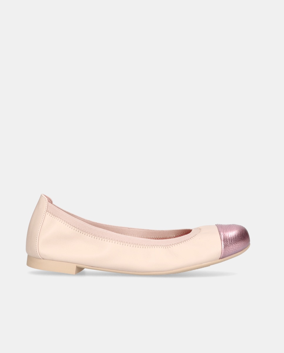 Imagem 0 de Sabrinas Shirley em Napa Suave com Biqueira de Napa Craquelada