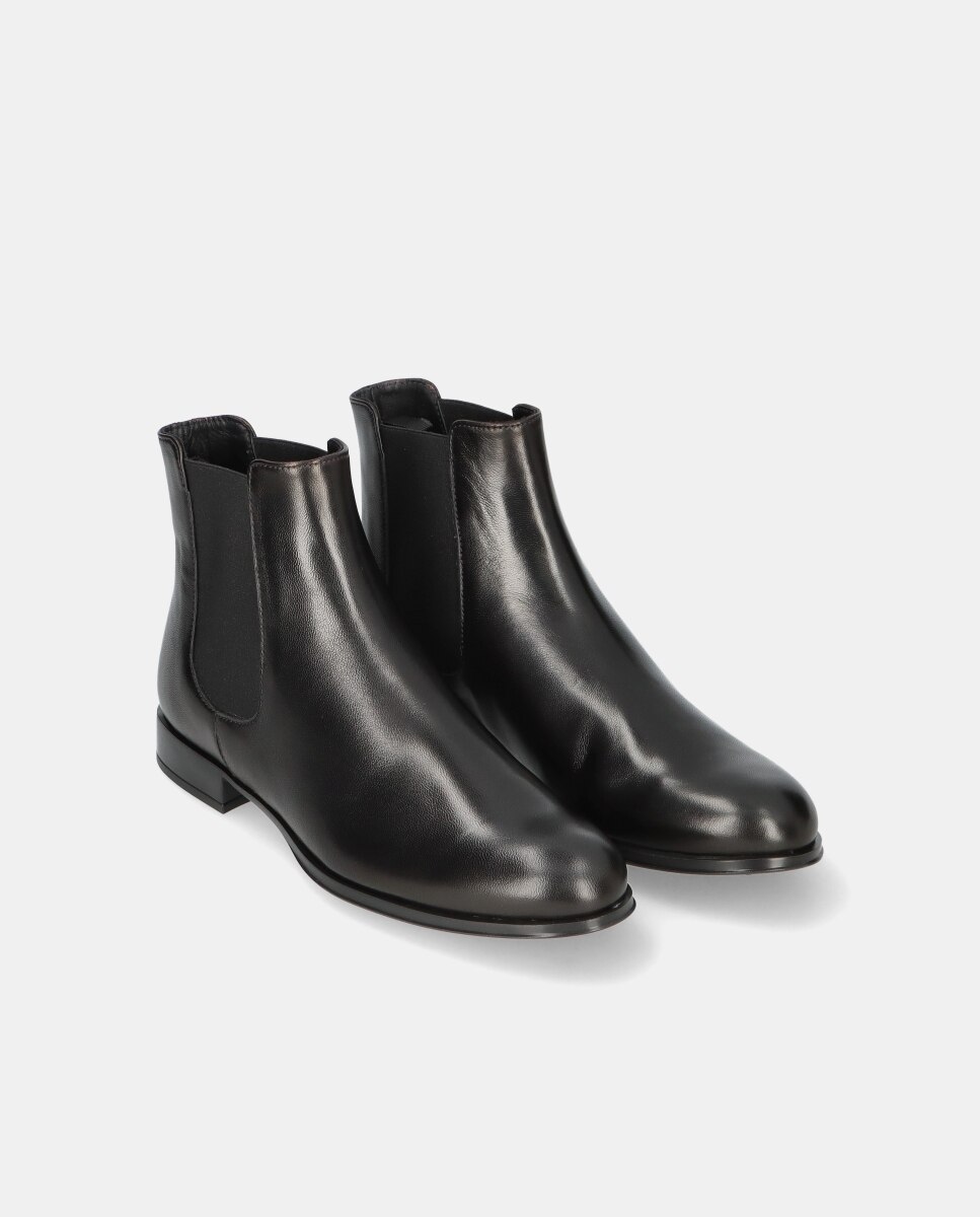 Botins Pat em Pele Preto-2