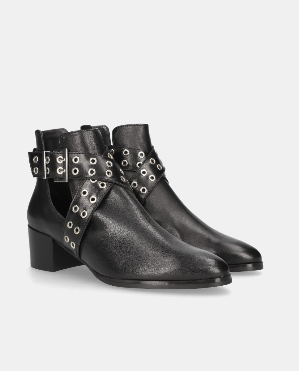 Botins Sharon em Napa com Tira Cruzada de Tachas Preto-2