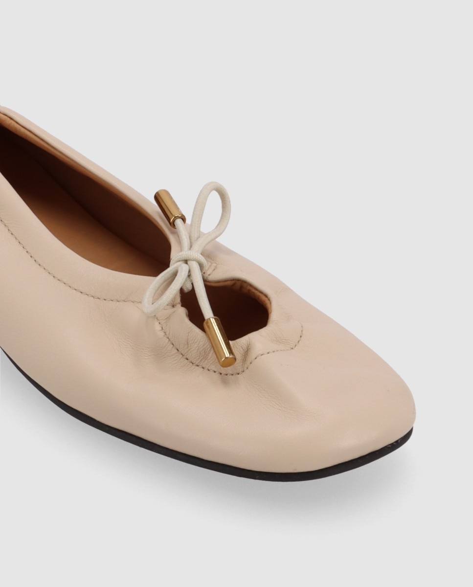 Sabrinas Rosalind em Pele Bege-5