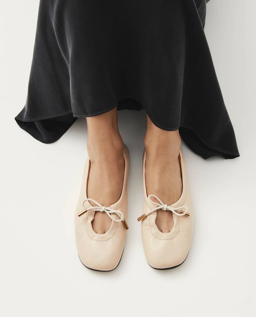 Sabrinas Rosalind em Pele Bege-6