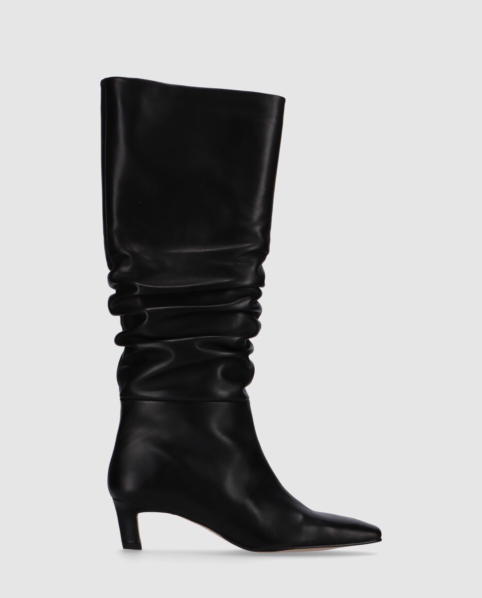 Imagem 0 de Botas Altas em Pele com Salto Kitten