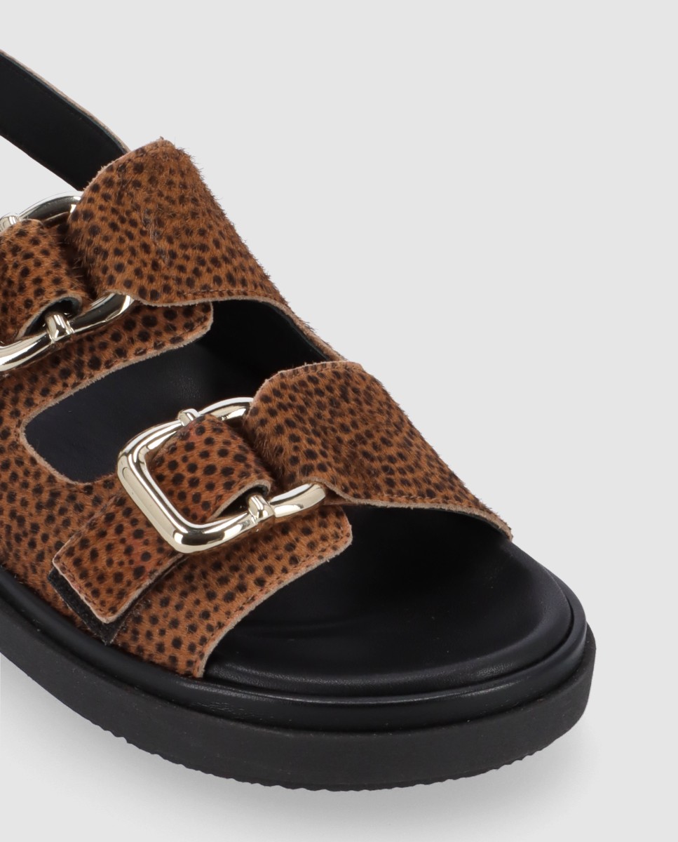 Sandálias Rasas de Pele com Fivelas Castanho-claro-5