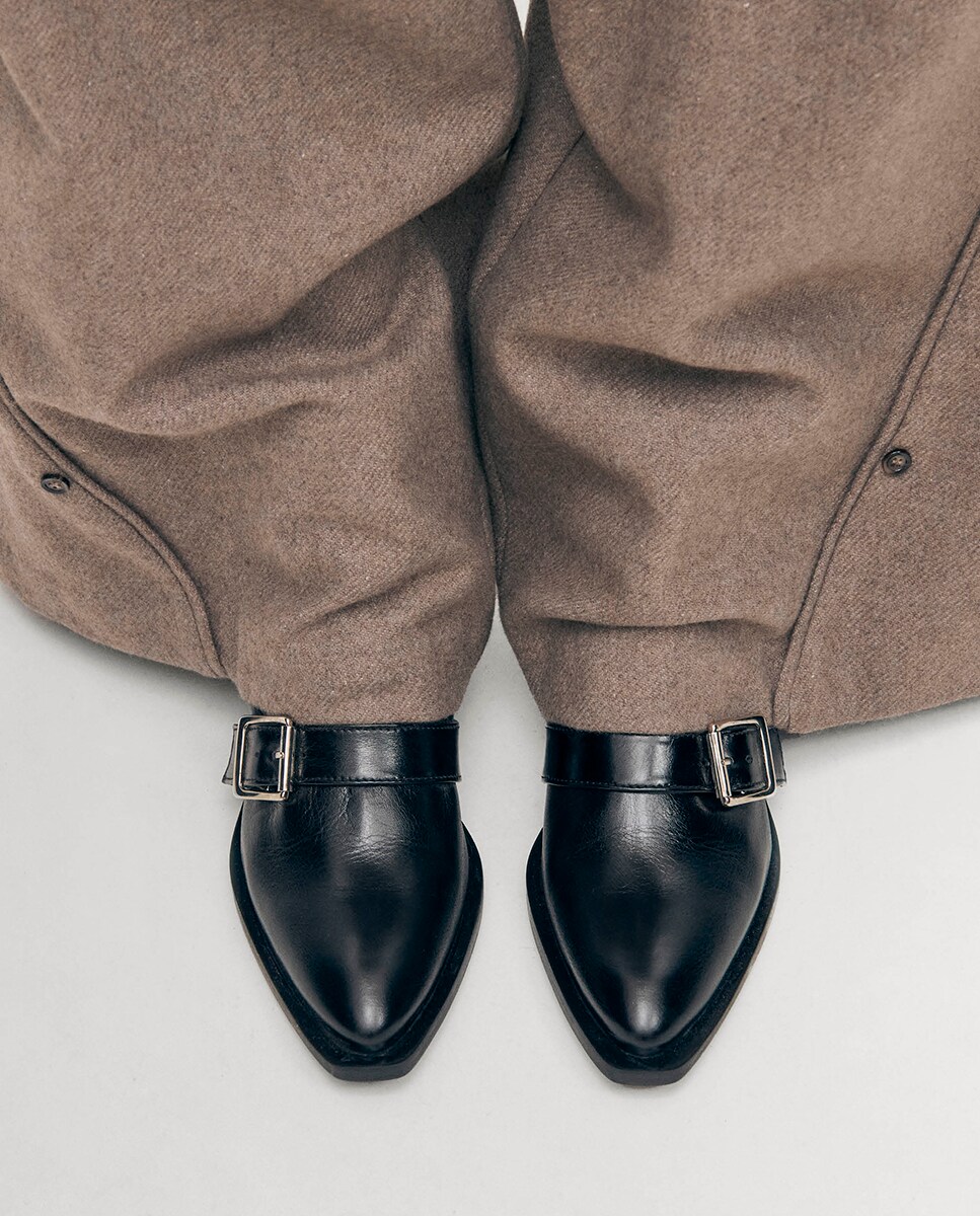 Botins de Pele com Fivelas Preto-6