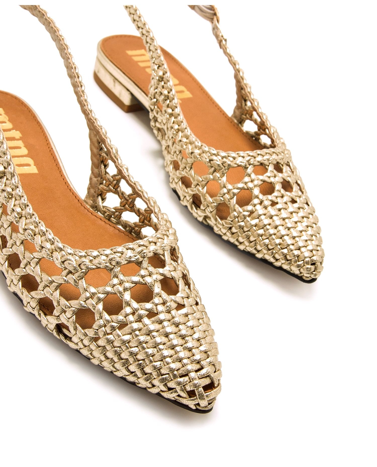 Sabrinas Rasas com o Calcanhar Aberto e Fivela na Lateral Ouro-4