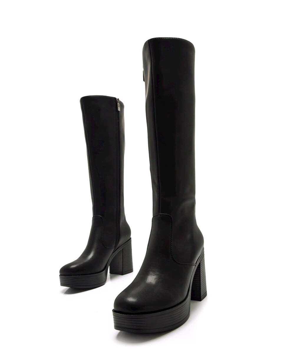 Botas Altas com Tacão Grosso e Plataforma Preto-2