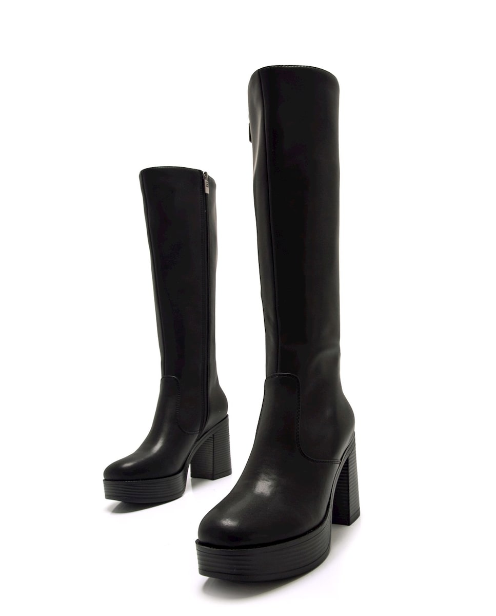 Botas Altas com Tacão Grosso e Plataforma Preto-2