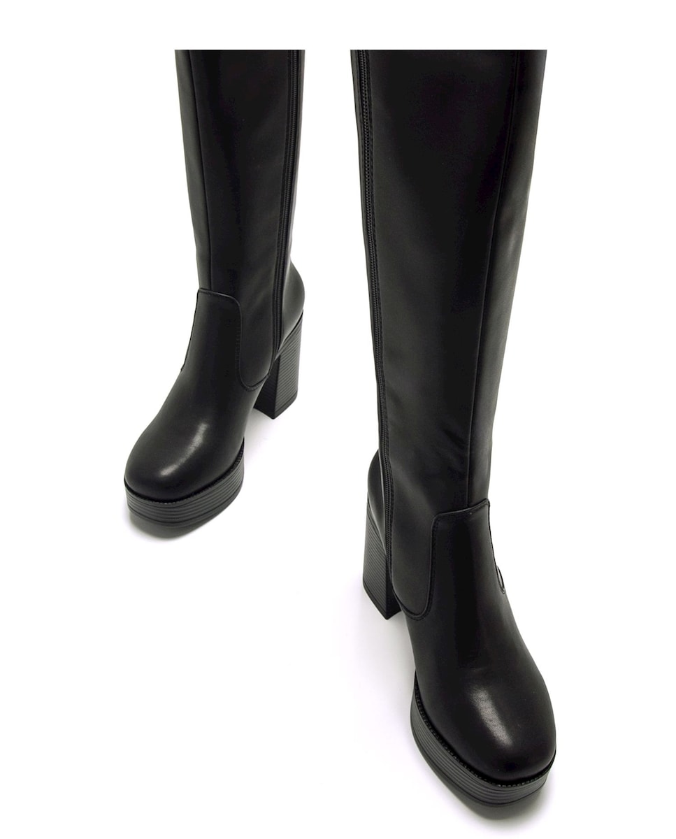 Botas Altas com Tacão Grosso e Plataforma Preto-4