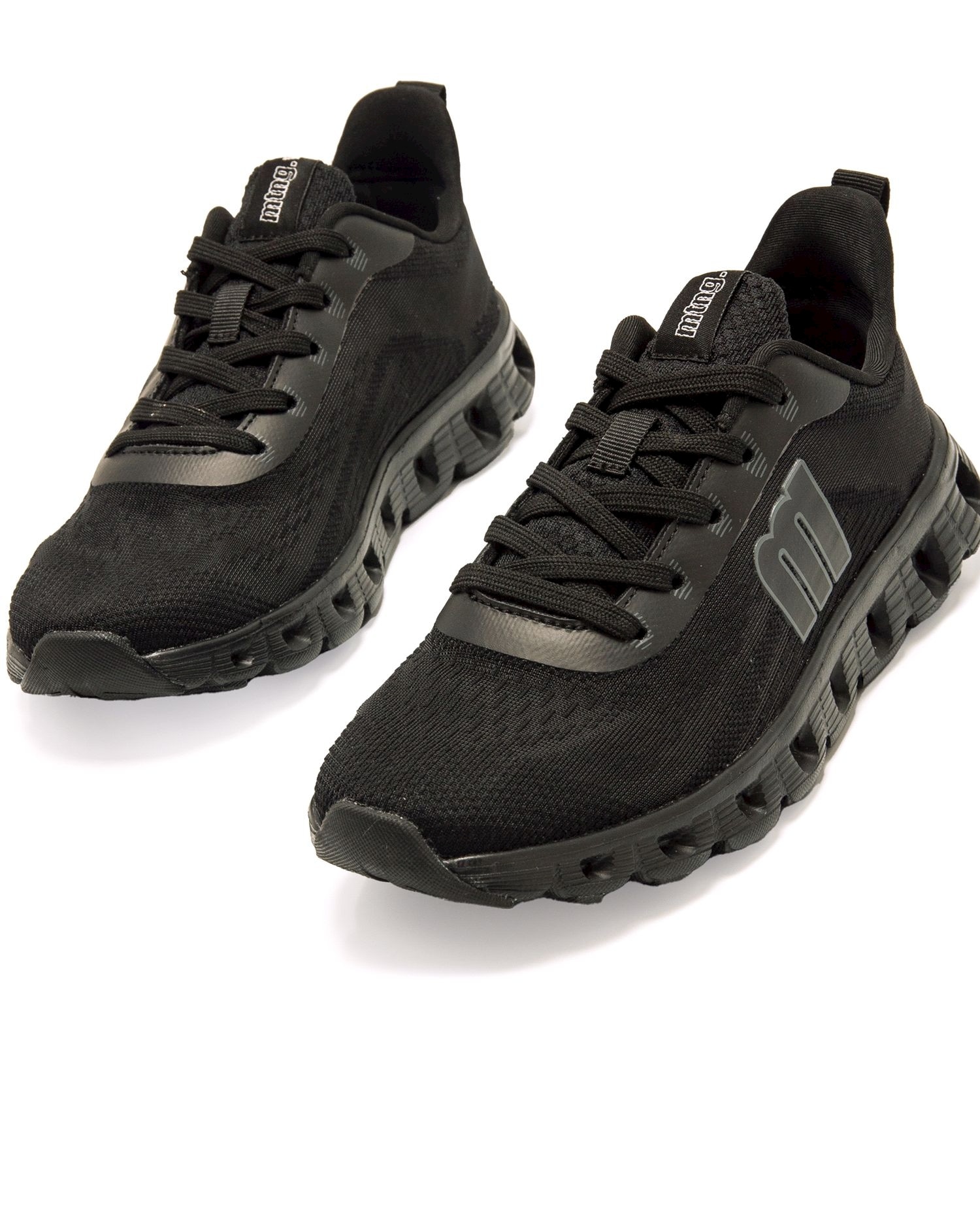 Sapatilhas Desportivas em Tecido e Sola Perfurada Preto-2