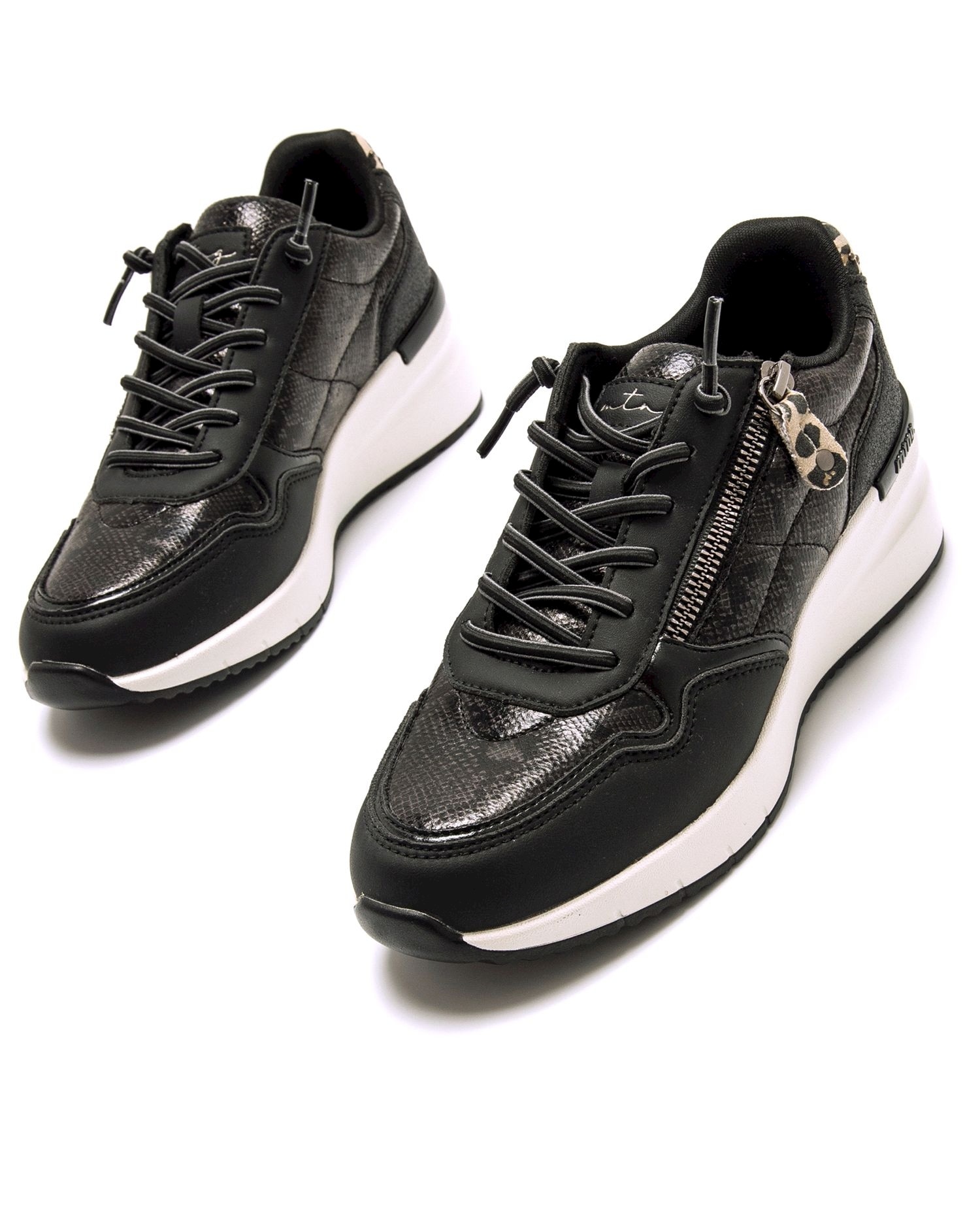 Sapatilhas Desportivas com Cunha e Detalhe Microperfurado Preto / Branco-2
