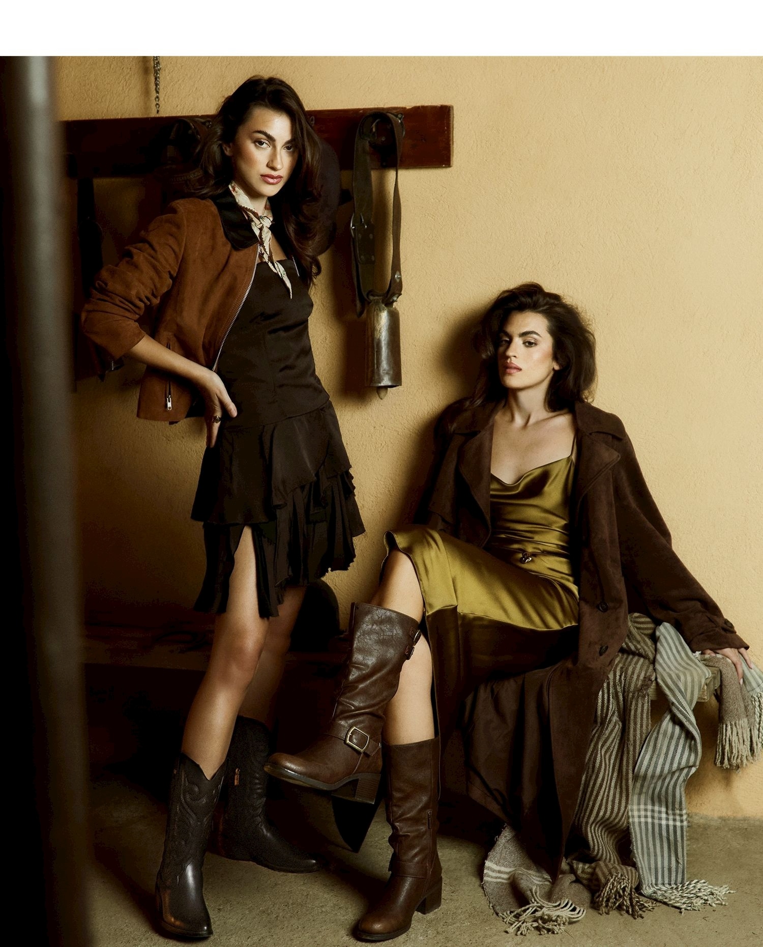 Botas Básicas Altas com Detalhe de Fivelas Largas Castanho-escuro-2