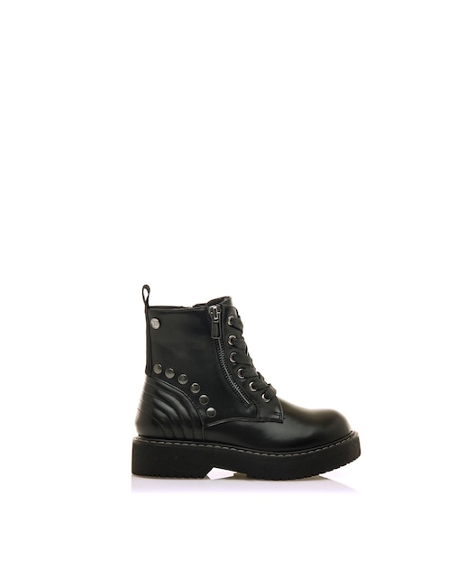 Imagem 0 de Botins com Detalhe de Tachas