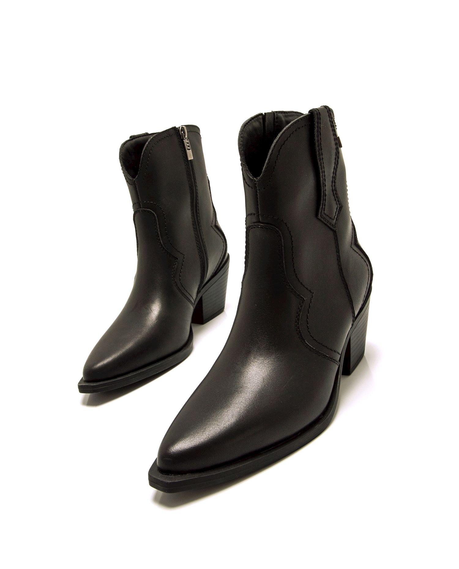 Botins em Pele de Camurça e Tacão Cowboy Preto-2