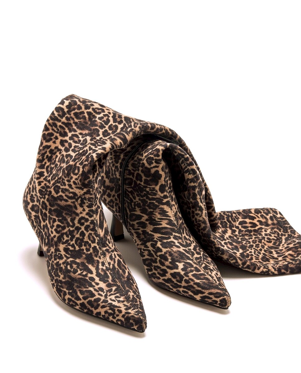 Botas Básicas com Salto Fino e Cano Stretch Castanho-escuro-6