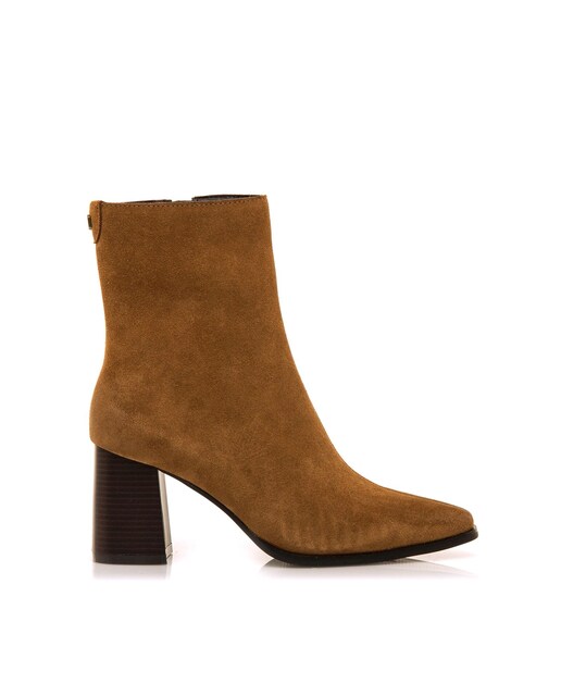 Imagem 0 de Botins Básicos de Salto em Pele com Biqueira Afiada