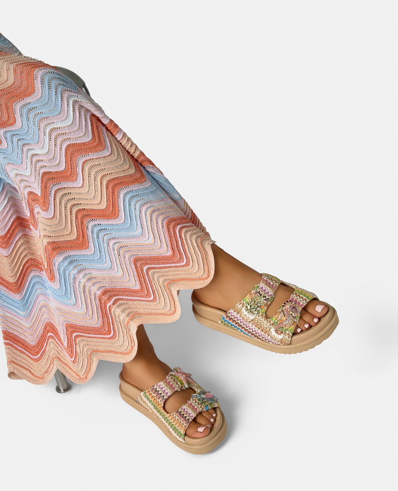 Sandálias Rasas em Ráfia Multicolor e Tiras com Fivela Metálica na Parte Dianteira Multicolor-5