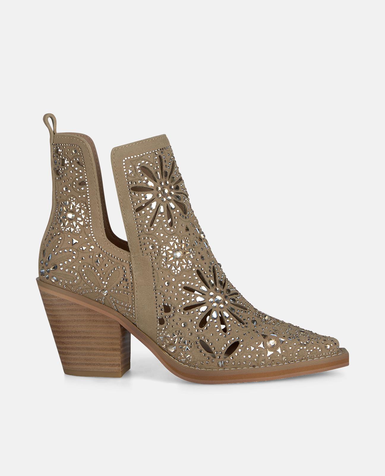 Botins Cowboy em Pele com Detalhe Perfurado de Transfer no Cano e Aberturas Laterais Areia-1