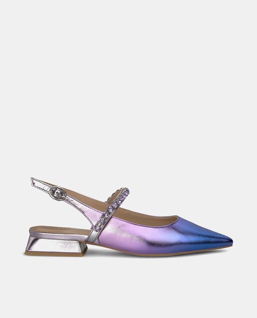 Imagem 0 de Sapatos  Rasos em Pele com Biqueira Pontiaguda