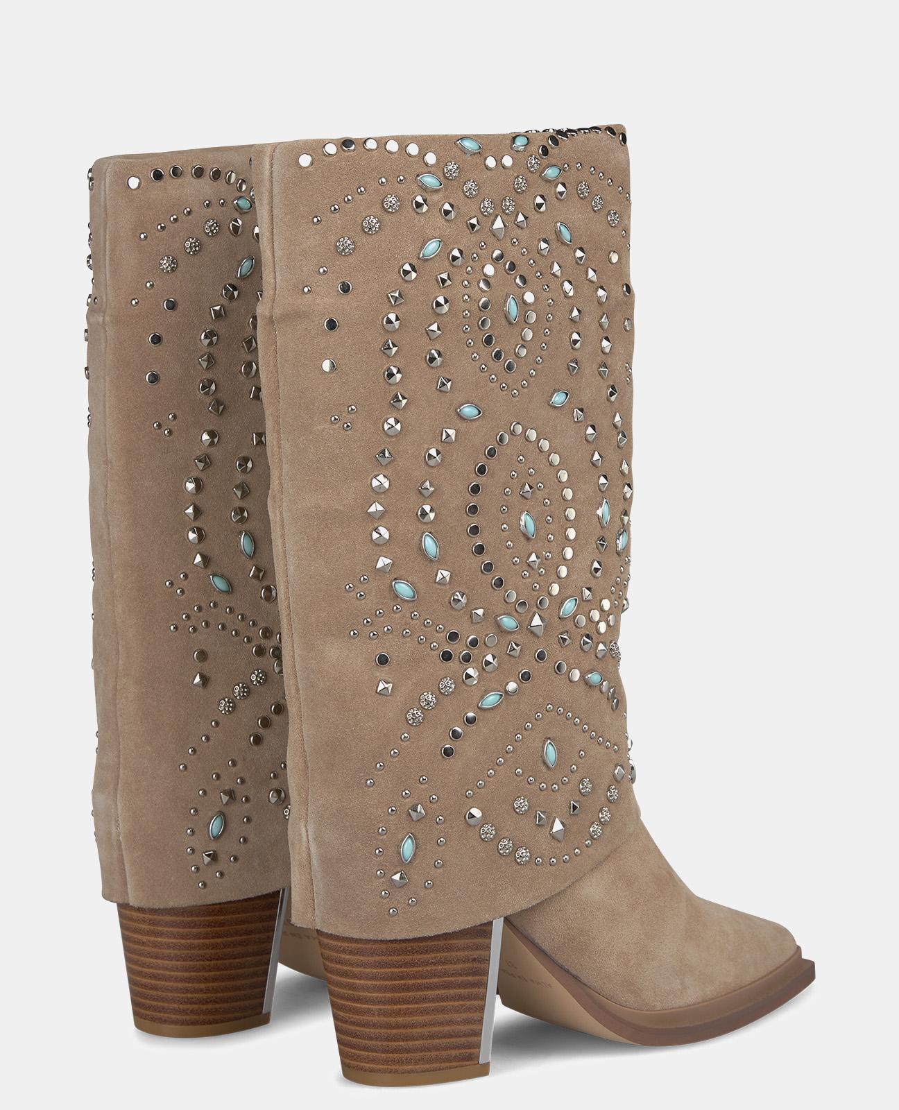 Botas de Pele com Tachas Bege-3