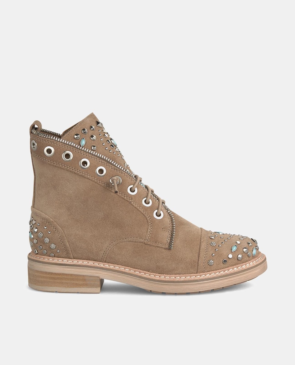 Botins Rasos de Pele com Tachas Bege-1
