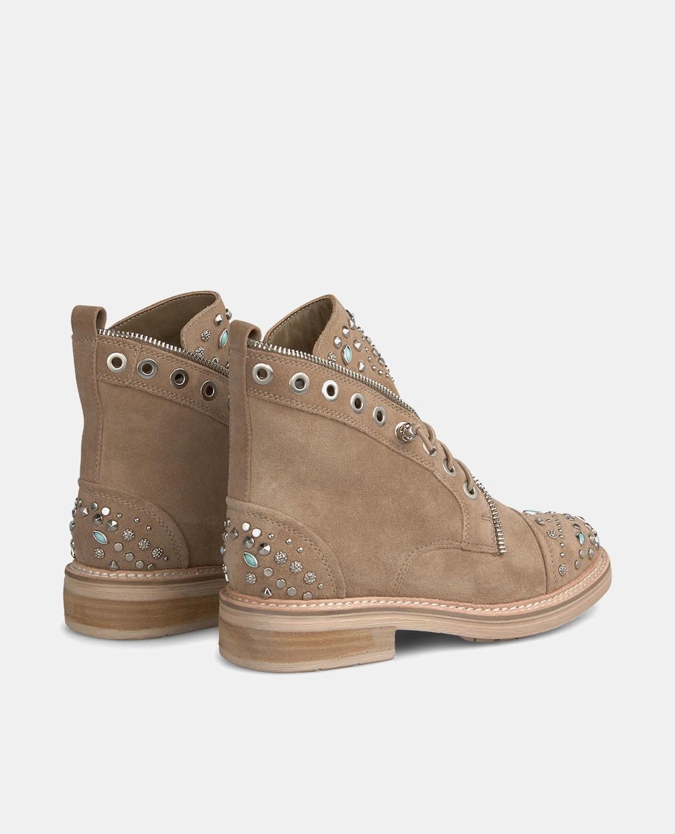Botins Rasos de Pele com Tachas Bege-3
