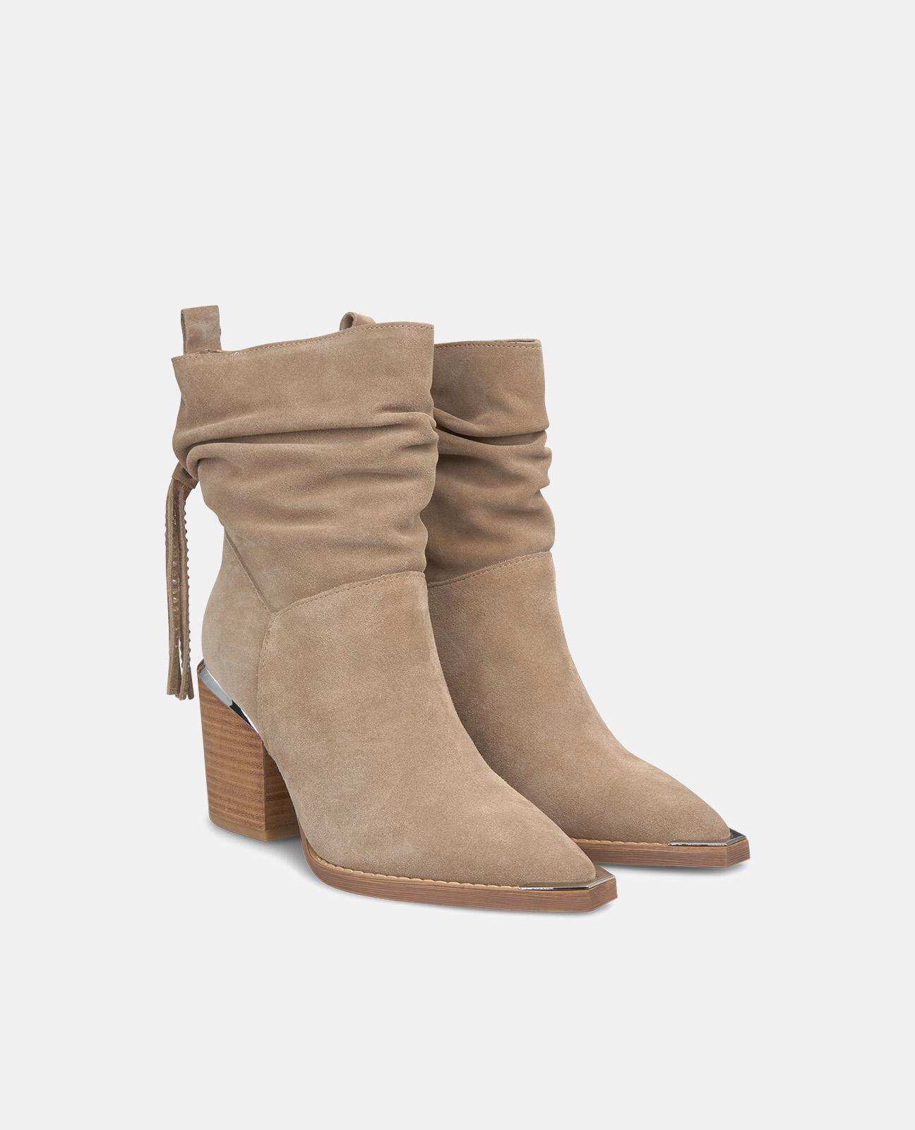 Botins de Pele com Cano Franzido Bege-2