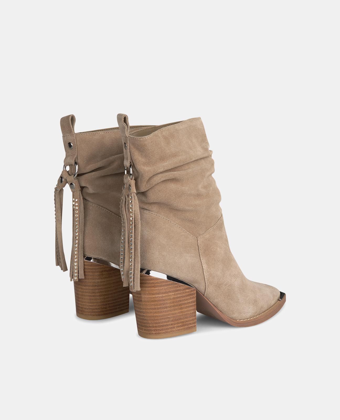 Botins de Pele com Cano Franzido Bege-3