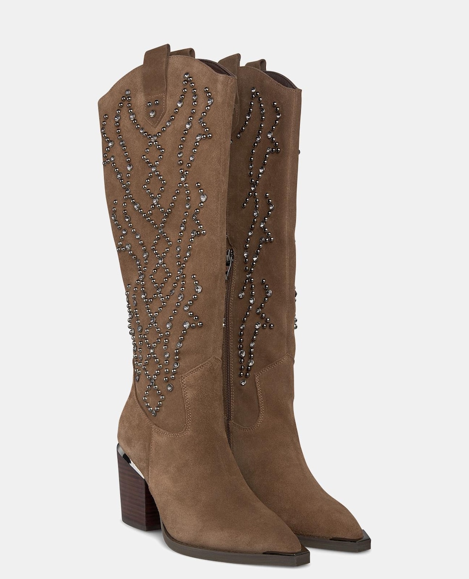 Botas de Pele com Cano Coberto de Tachas Castanho-2