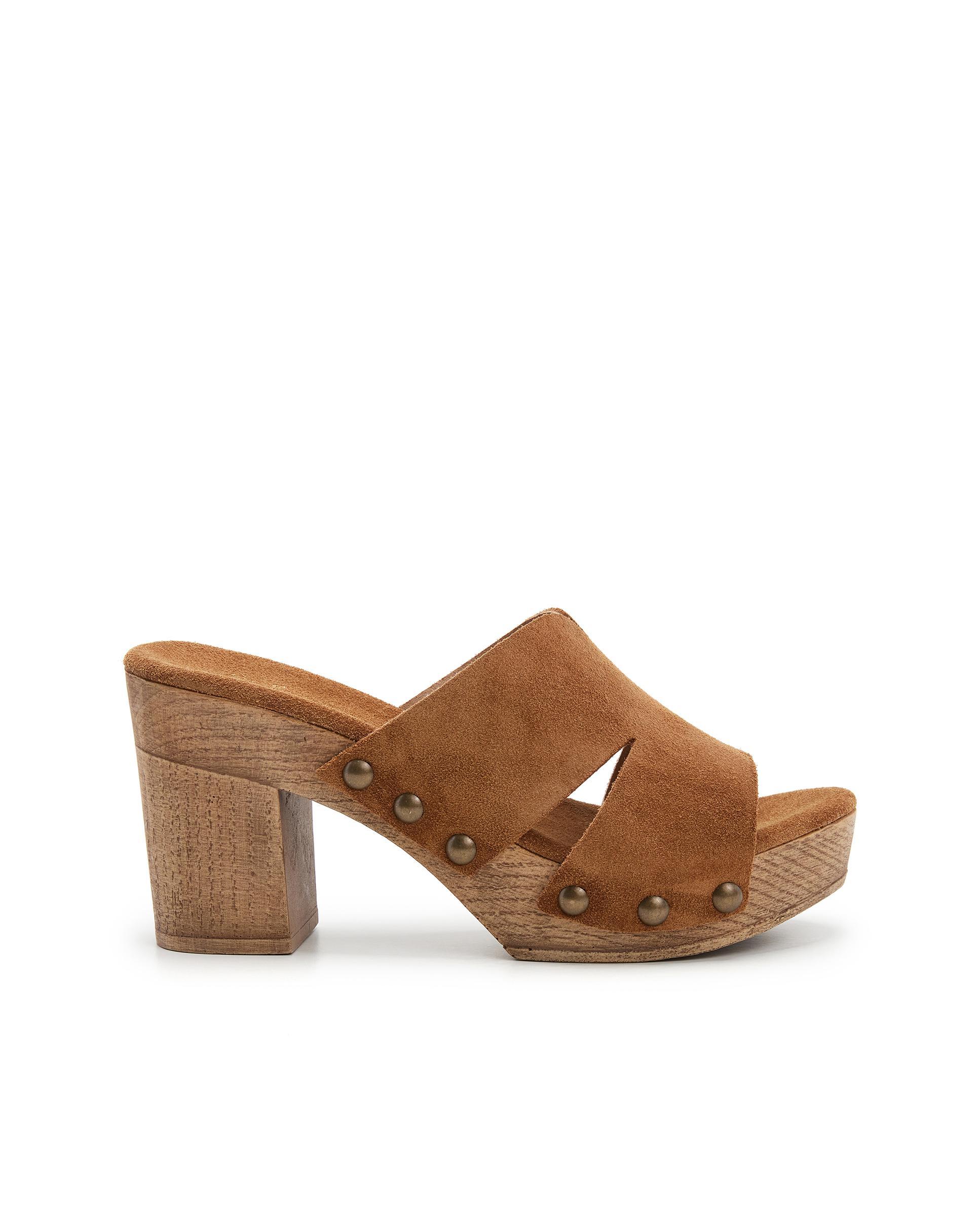 Imagem 0 de Socas de Pele com Detalhe de Tachas