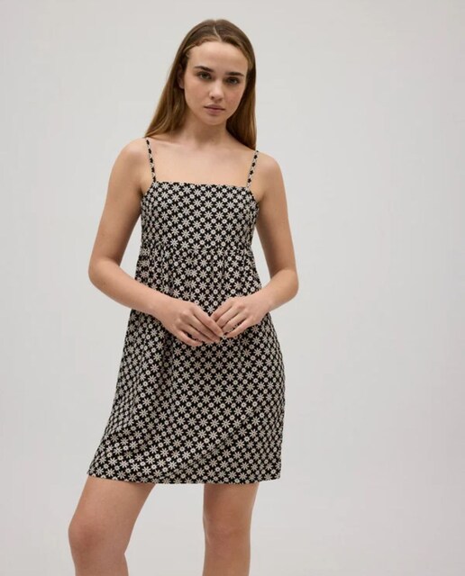 Imagem 0 de Vestido Curto de Alças Reguláveis com Estampado Floral