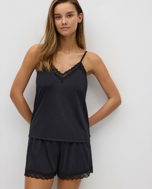 Imagem 0 de Conjunto T-shirt de Alças e Calças Curtas com Detalhe de Renda Floral