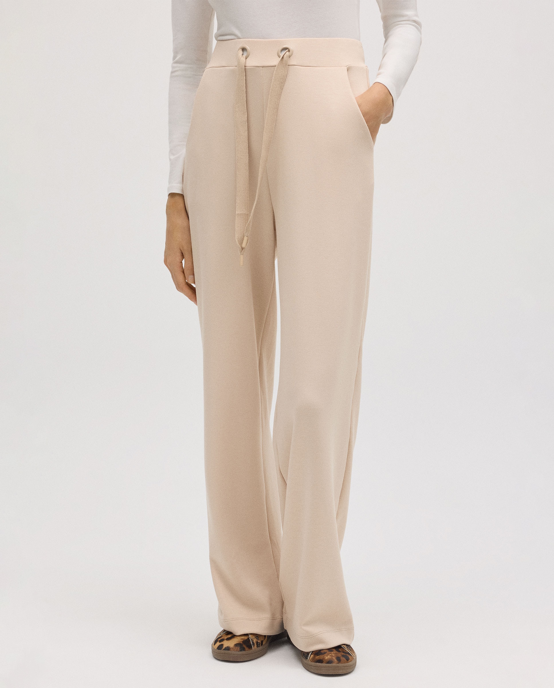 Calças com Corte a Direito Fluídas Areia-1