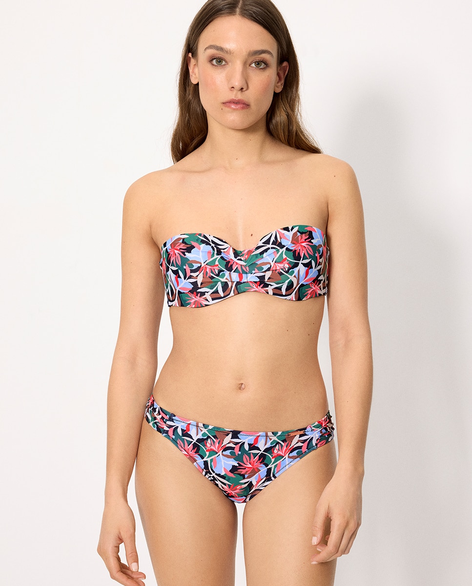 Imagem 0 de Biquínis Completos Estilo Bandeau com Estampado Tropical em Copa B