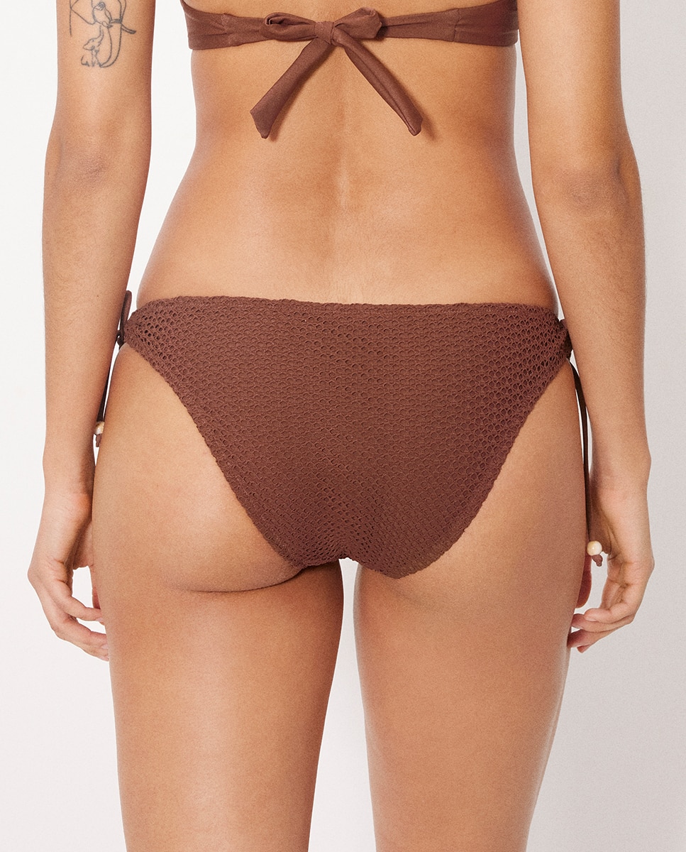 Cueca de Biquíni com Nó em Tecido Perfurado Castanho-2