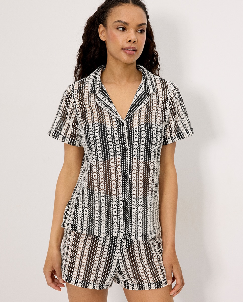 Imagem 0 de Vestidos de Praia Tipo Camisa de Manga Curta Perfurada em Bege