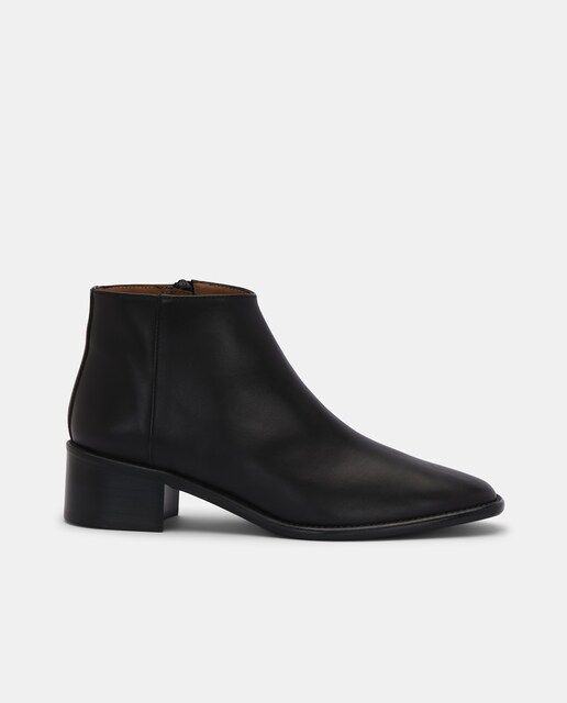Imagem 0 de Botins Deia de Pele com Fecho Preto