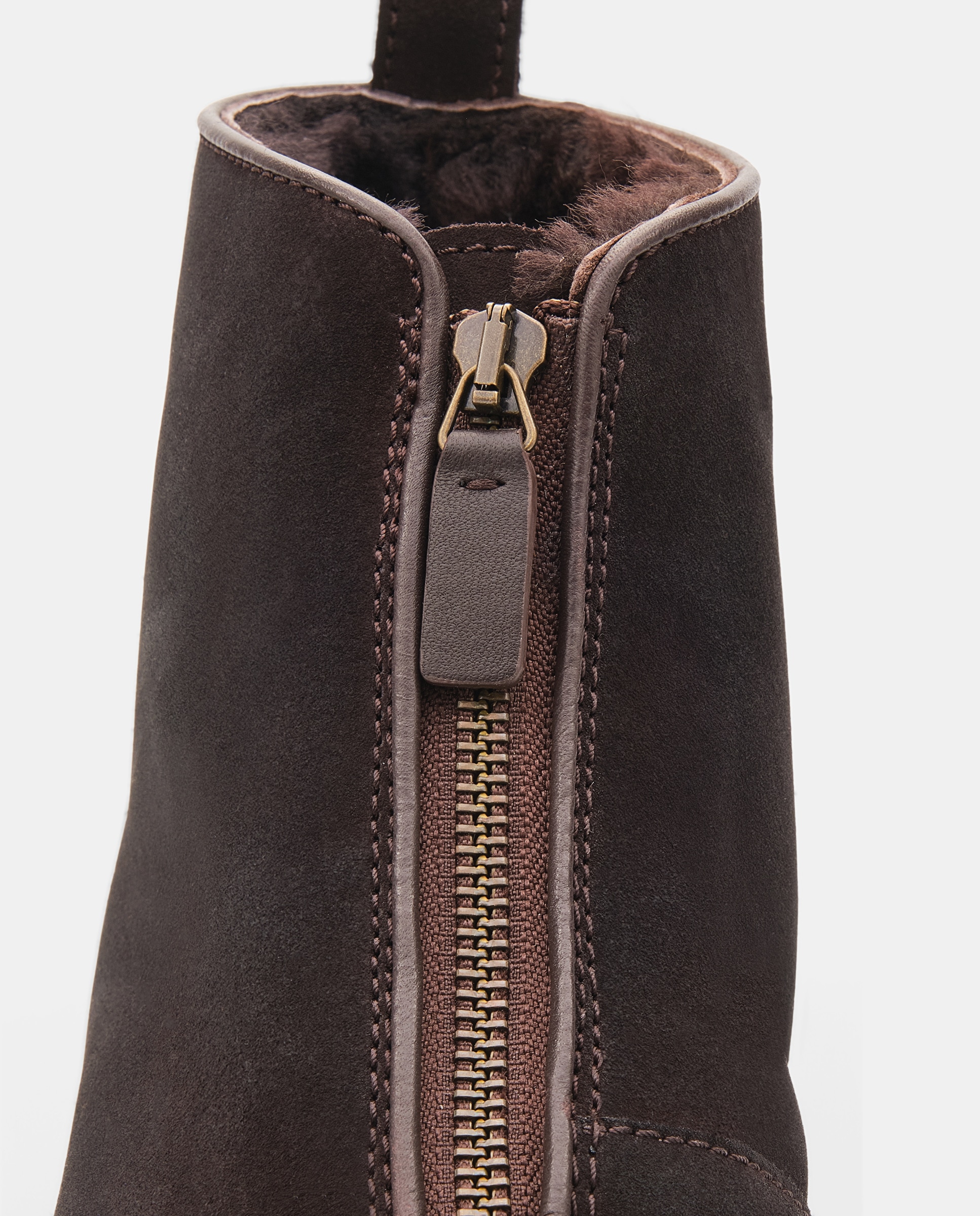 Botins Chelsea de Pele de Bovino em Moka Moca-4