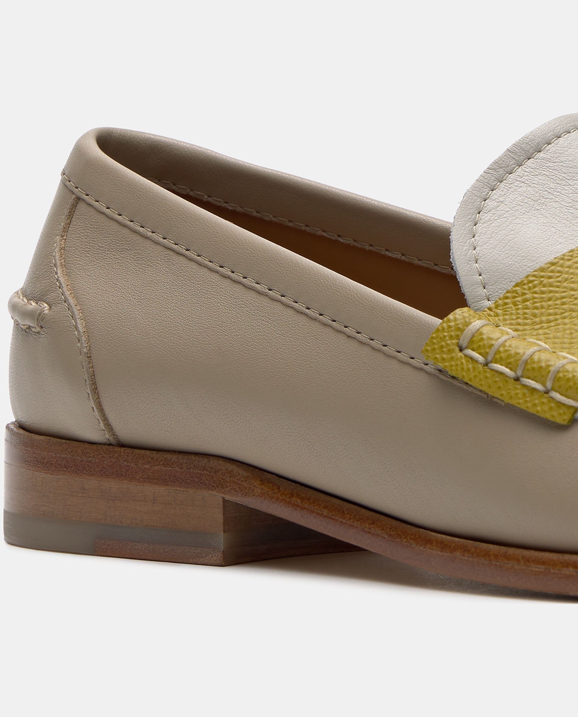 Mocassins de Pele de Novilho Bege-4