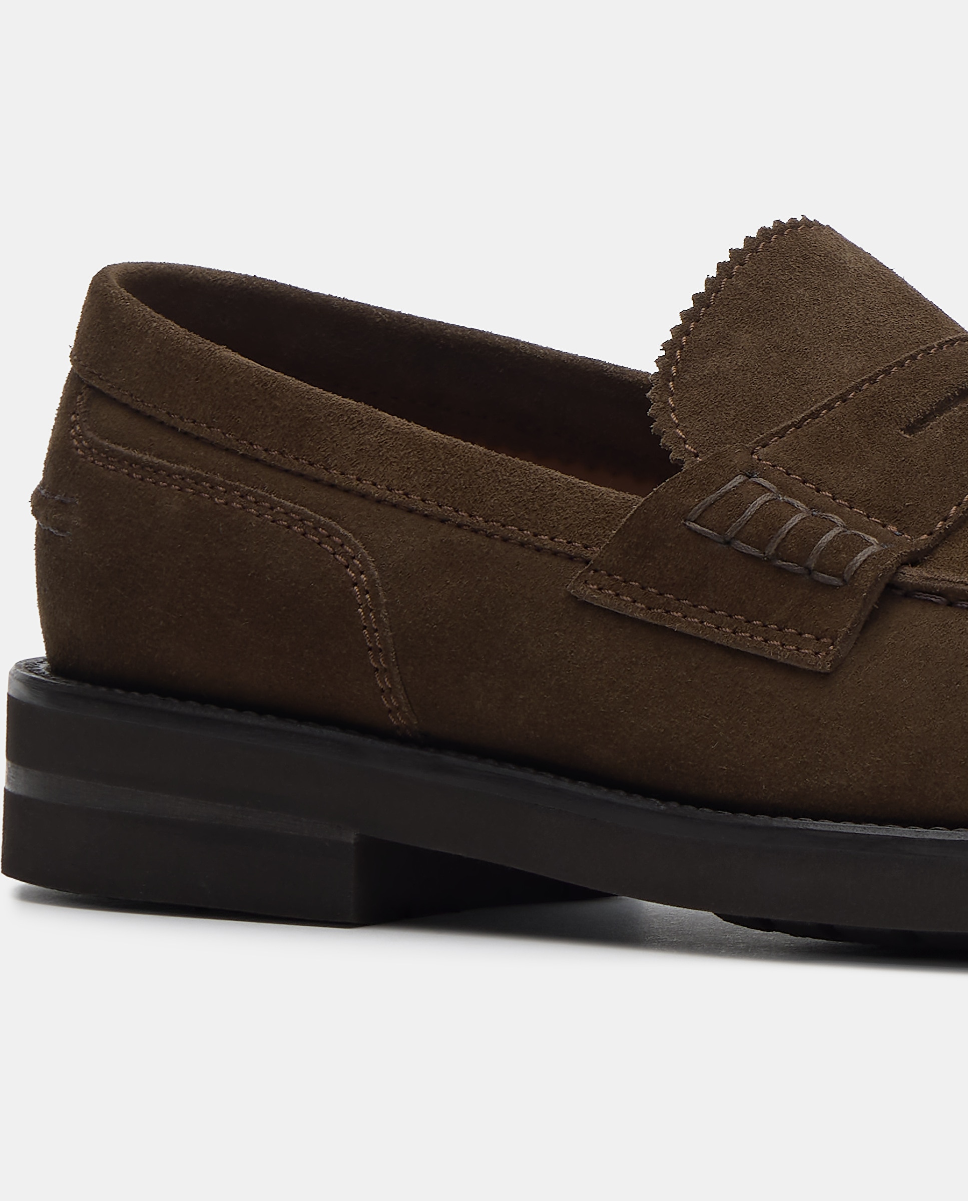 Mocassins de Camurça com Detalhe de Travessão e Sola de Borracha - Castanho Castanho-4