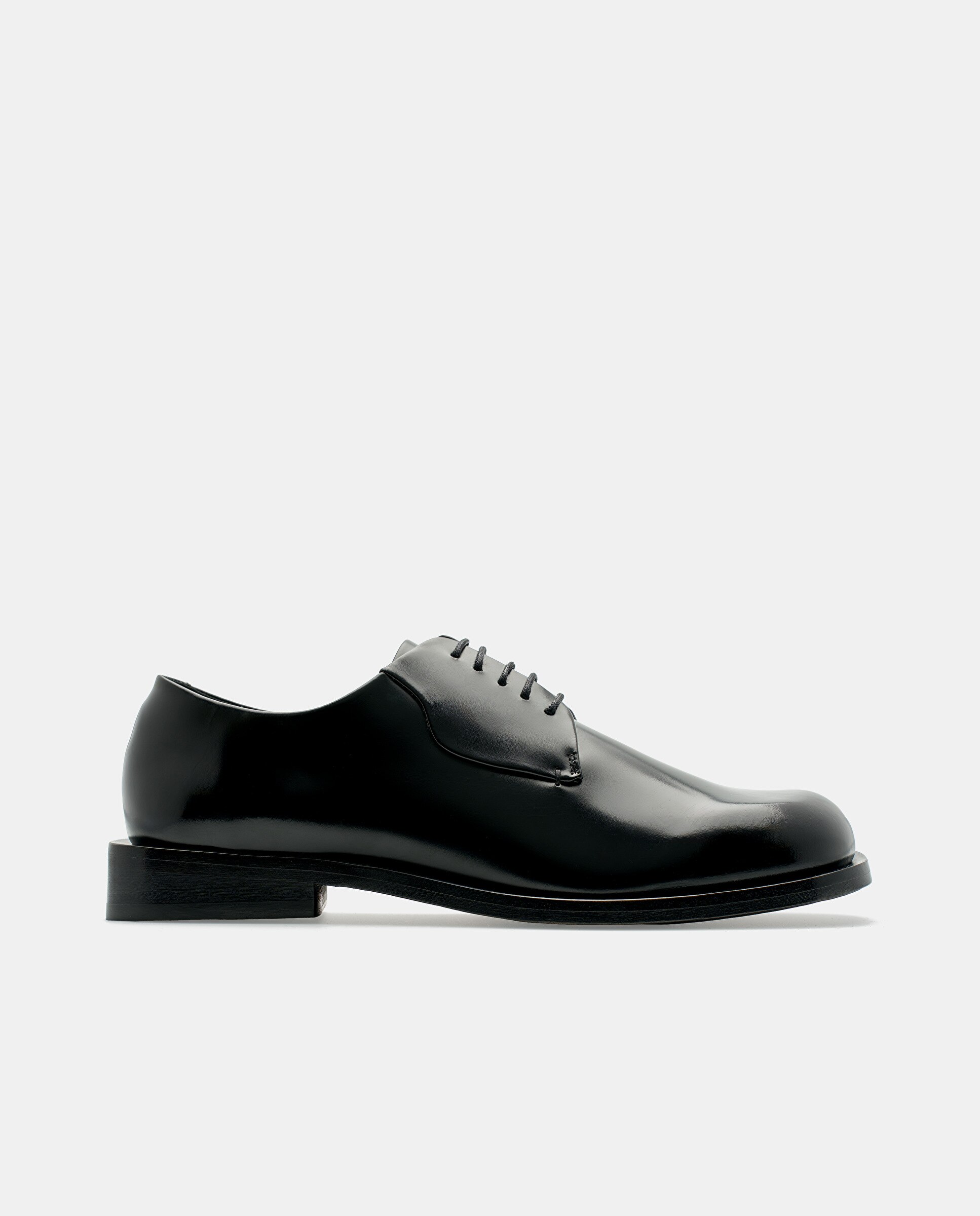 Imagem 0 de Sapatos de Cordões Tomir em Pele de Bovino em Preto