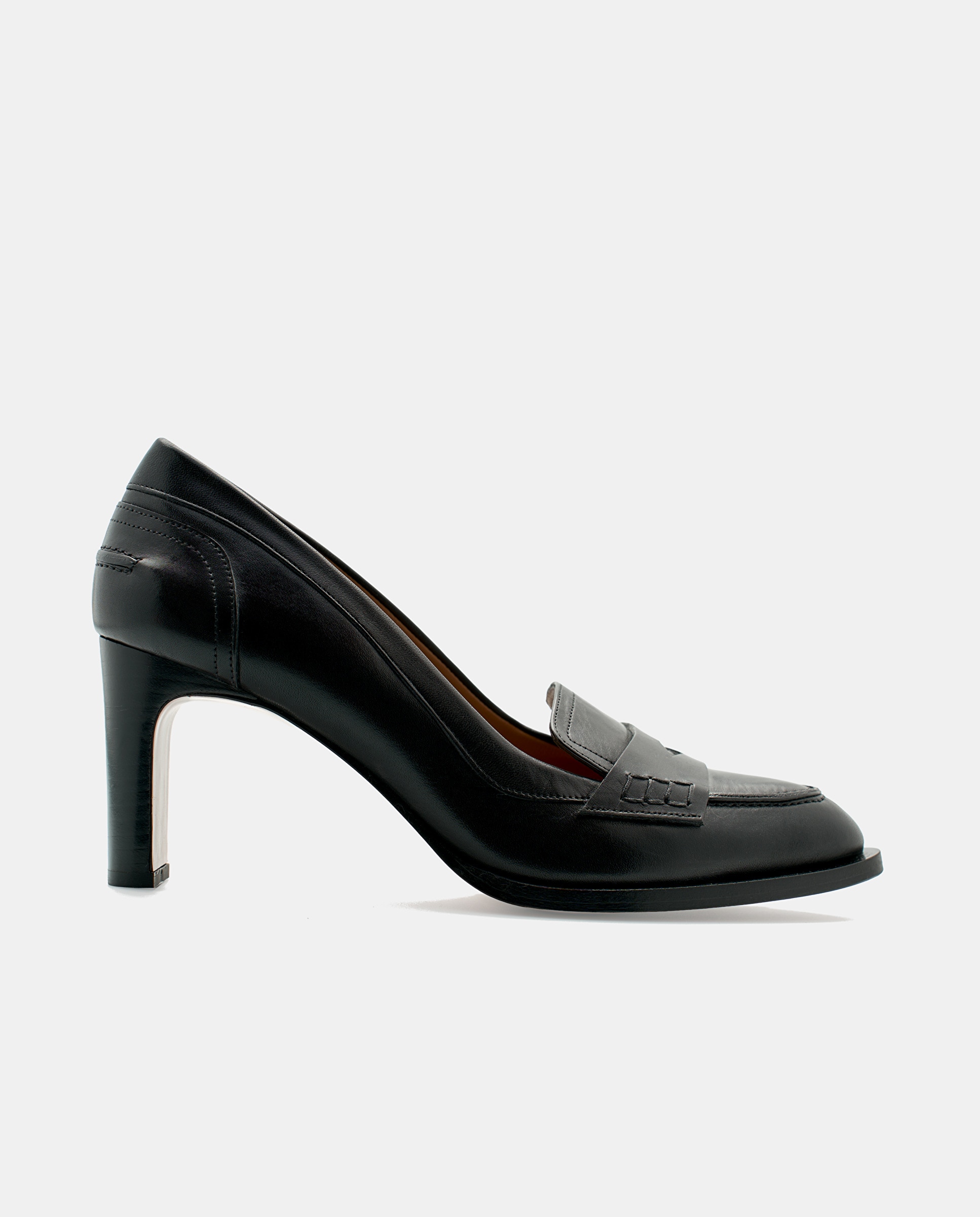 Imagem 0 de Mocassins de Salto Smithson de Pele Bovino em Preto