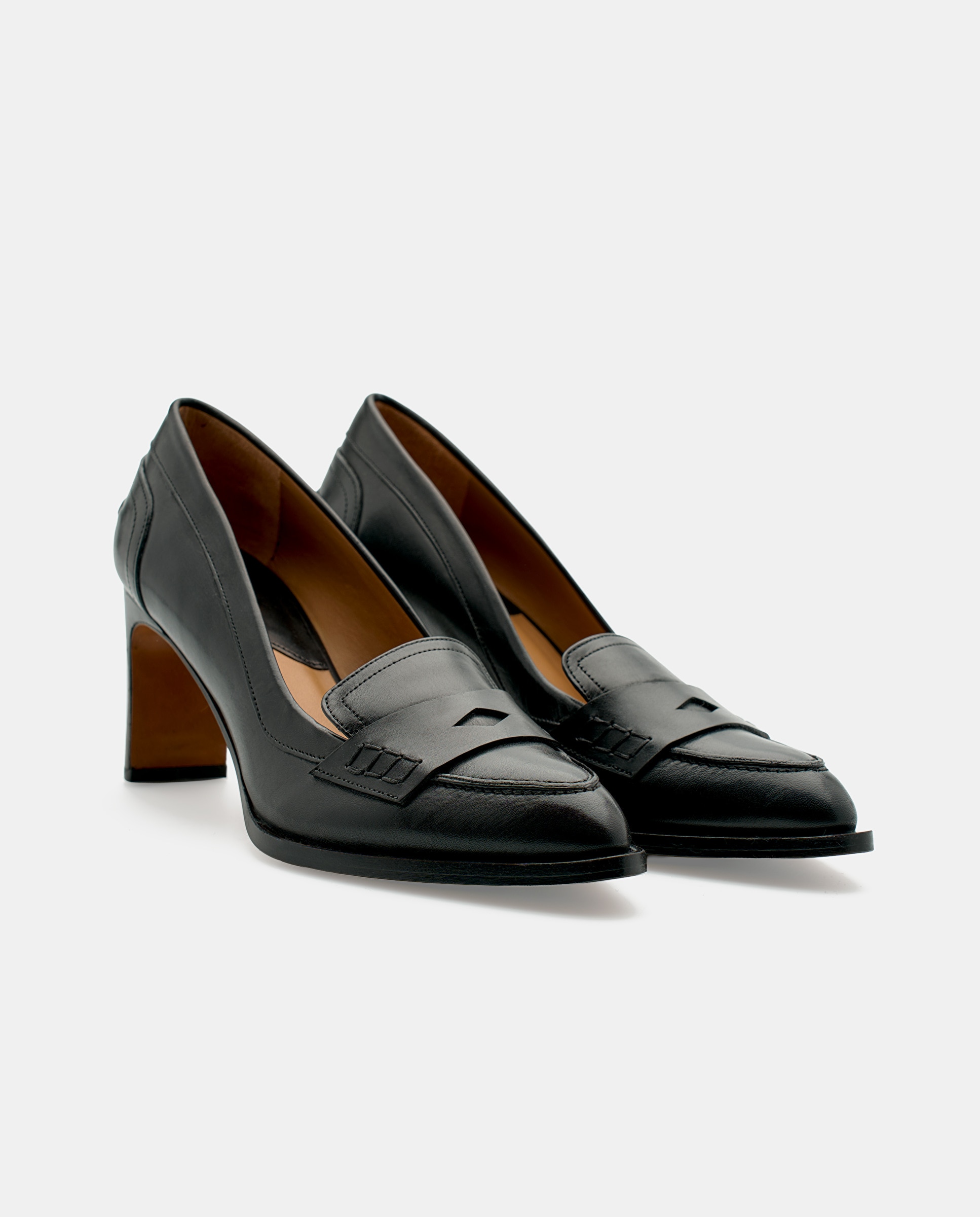 Mocassins de Salto Smithson de Pele Bovino em Preto Preto-2