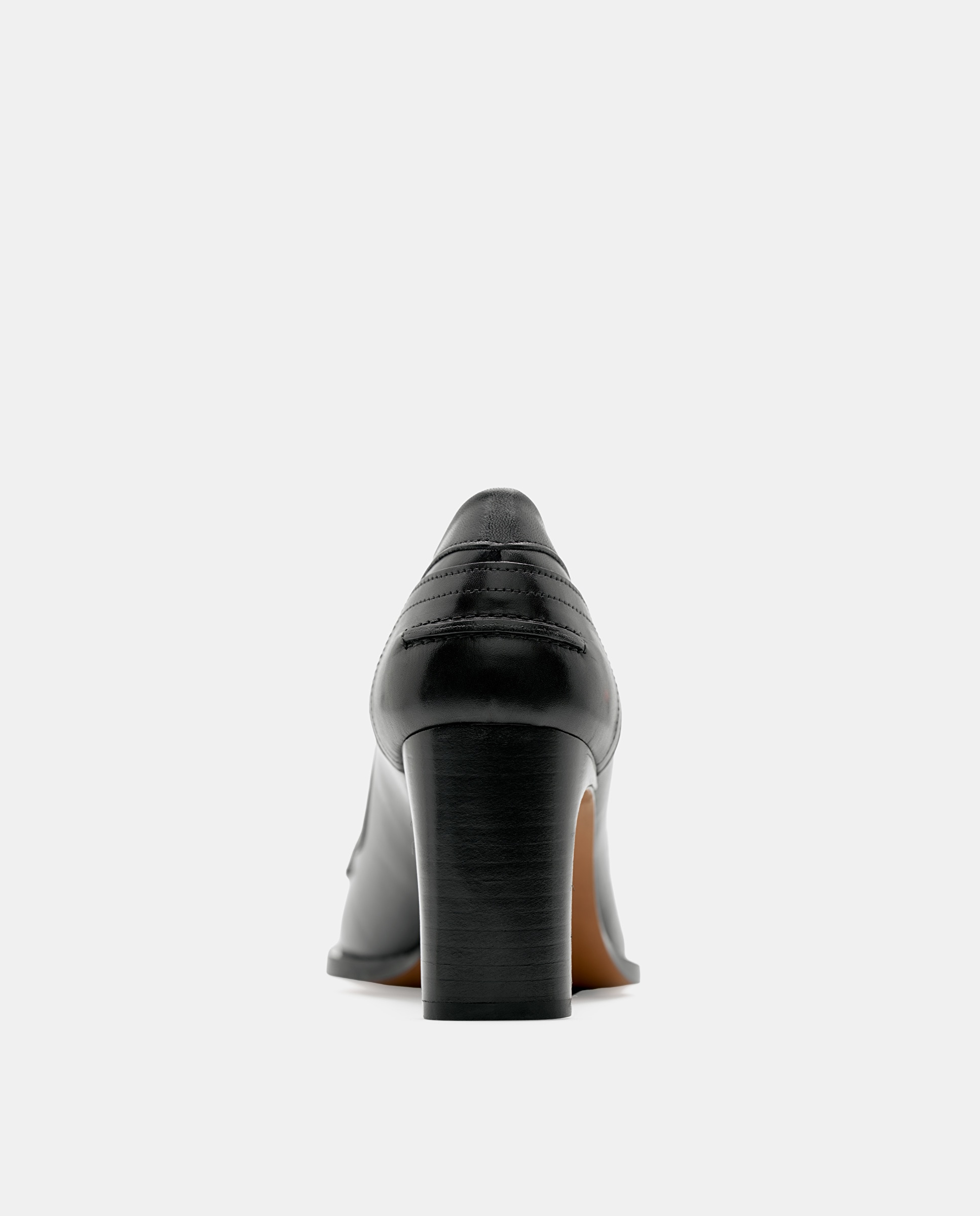 Mocassins de Salto Smithson de Pele Bovino em Preto Preto-3
