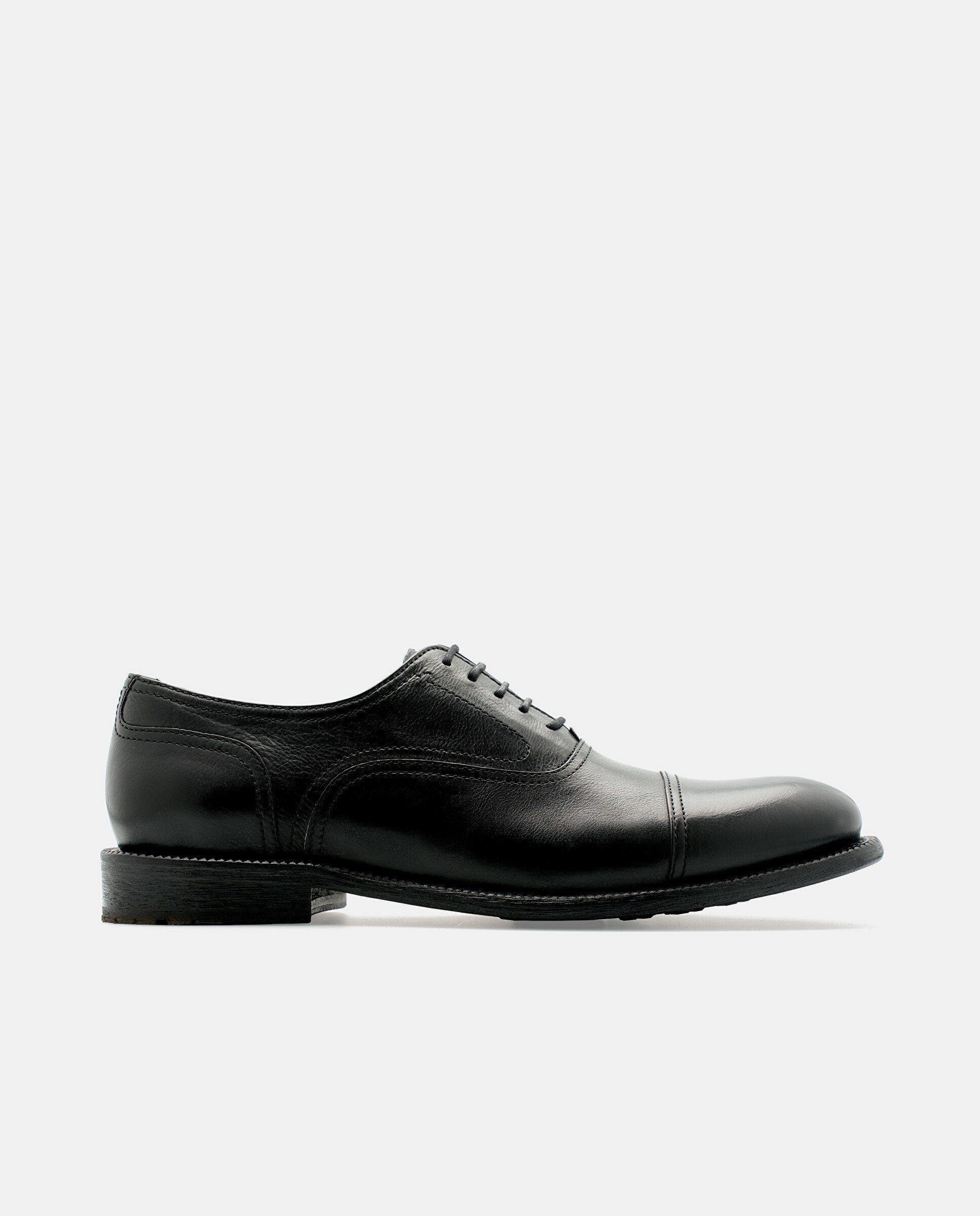 Imagem 0 de Sapatos Oxford Lutton de Pele Bovino em Preto