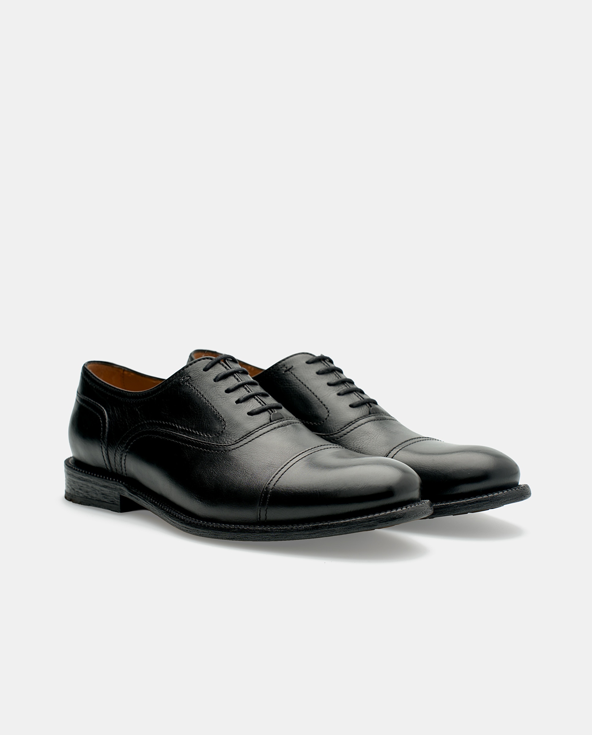 Sapatos Ingleses em Pele com Biqueira Direita Preto-2