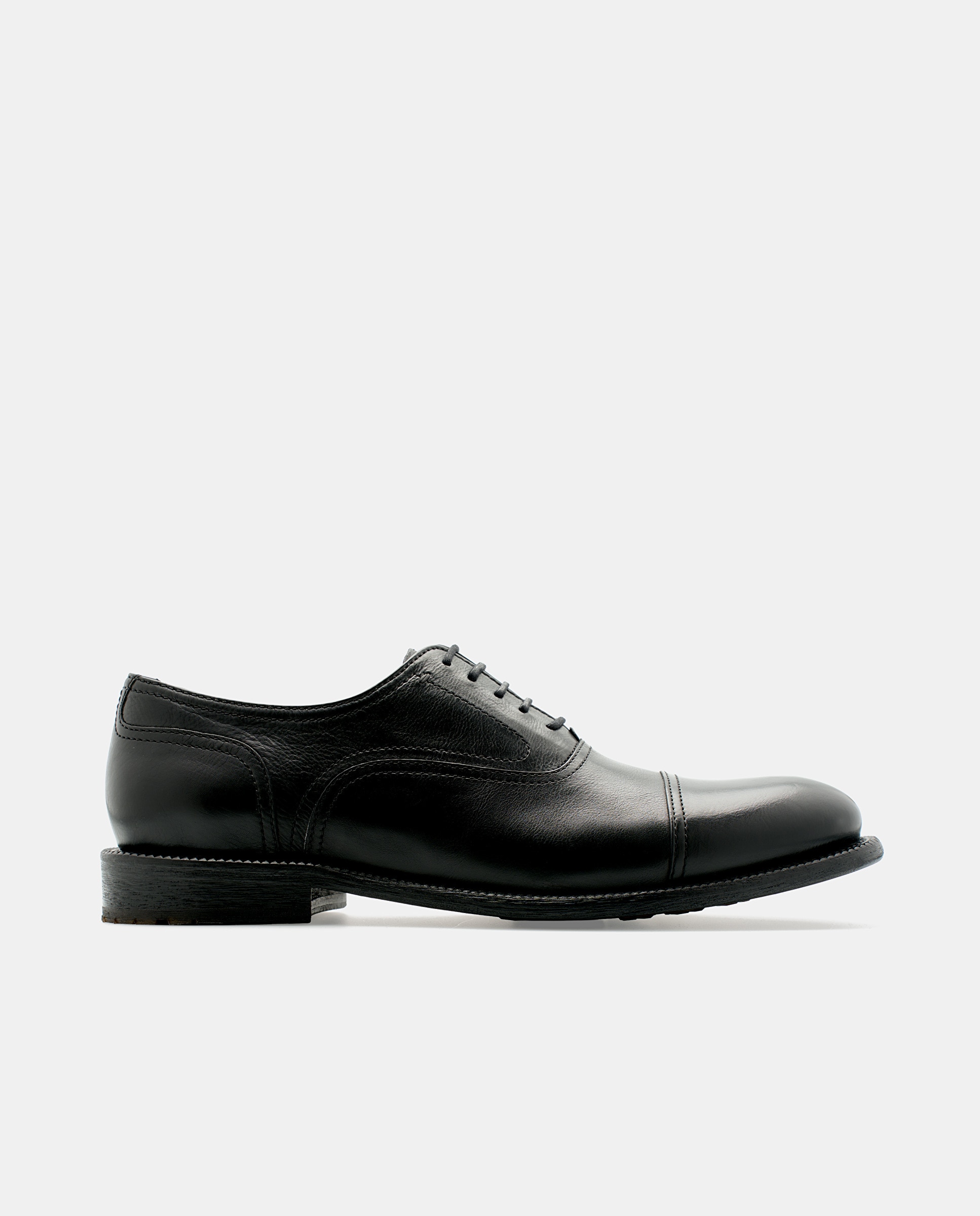 Imagem 0 de Sapatos Oxford Lutton de Pele Bovino em Preto